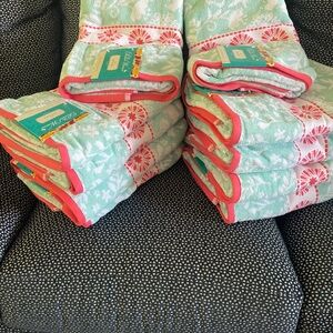 10 Pioneer Woman Maize pattern bath towels NWT colors are coral and sagey green